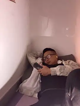 lixiaoshuai8 online show from 11/19/25, 08:36