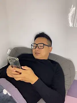 lixiaoshuai8 online show from 11/28/25, 05:21