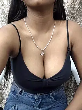 Snapshot of Ishaani_0 chatting on 03/04/25, 09:11 Ishaani 0 online show from 03/04/25, 09:11