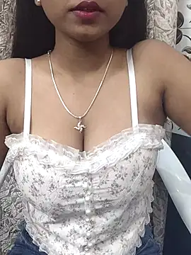 Snapshot of Ishaani_0 chatting on 03/06/25, 12:43 Ishaani 0 online show from 03/06/25, 12:43