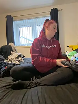 Snapshot of Stoner_BarbieXX chatting on 12/17/24, 12:00 Stoner BarbieXX online show from 12/17/24, 12:00