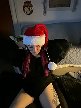 Snapshot of Stoner_BarbieXX chatting on 12/24/24, 10:28 Stoner BarbieXX online show from 12/24/24, 10:28