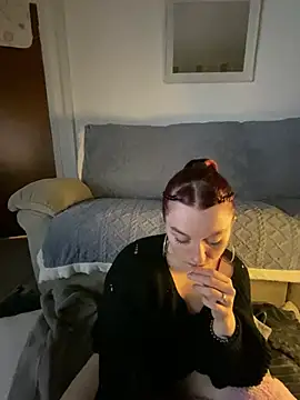 Snapshot of Stoner_BarbieXX chatting on 01/08/25, 10:16 Stoner BarbieXX online show from 01/08/25, 10:16