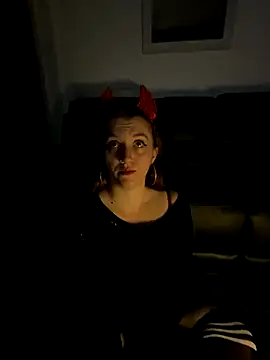 Snapshot of Stoner_BarbieXX chatting on 10/23/25, 09:46 Stoner BarbieXX online show from 10/23/25, 09:46