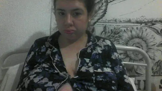 Snapshot of CamilaCherryX chatting on 10/12/25, 06:51 CamilaCherryX online show from 10/12/25, 06:51