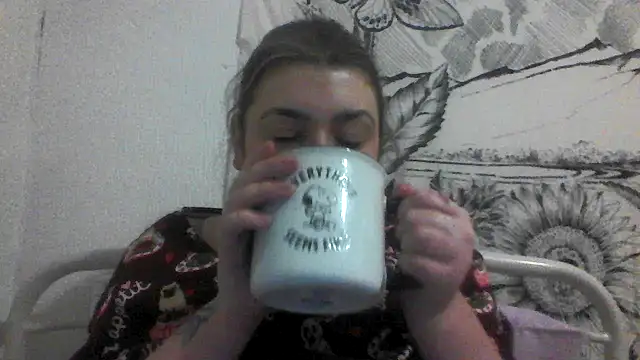 Snapshot of CamilaCherryX chatting on 11/15/25, 07:10 CamilaCherryX online show from 11/15/25, 07:10