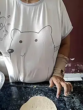 milf-kaira online show from 12/23/24, 06:44