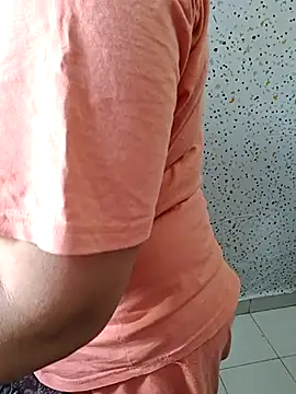 milf-kaira online show from 03/18/25, 11:41