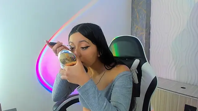 zoe connor19 online show from 04/15/26, 07:58