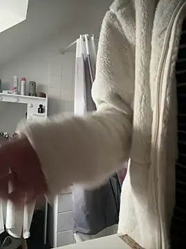 Petite moi online show from 03/08/26, 11:14