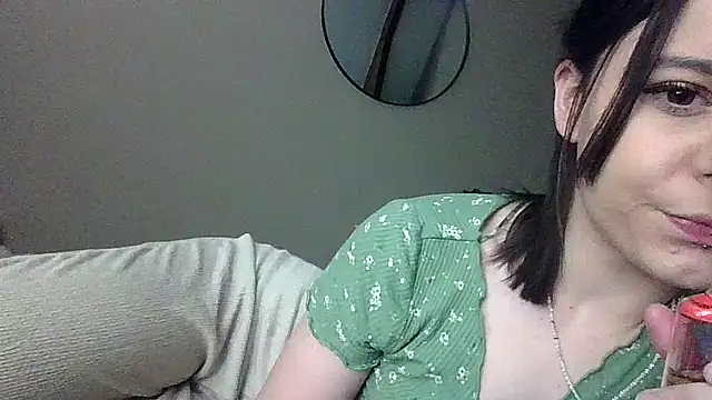 Petite moi online show from 03/25/26, 12:44