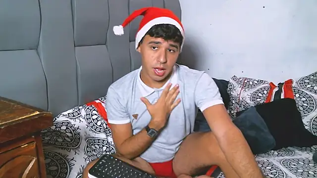 Snapshot of beautiful_james chatting on 12/12/24, 08:10 beautiful james online show from 12/12/24, 08:10