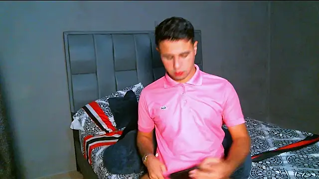 Snapshot of beautiful_james chatting on 01/27/25, 02:10 beautiful james online show from 01/27/25, 02:10