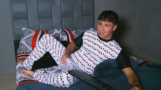 Snapshot of beautiful_james chatting on 01/31/25, 02:37 beautiful james online show from 01/31/25, 02:37