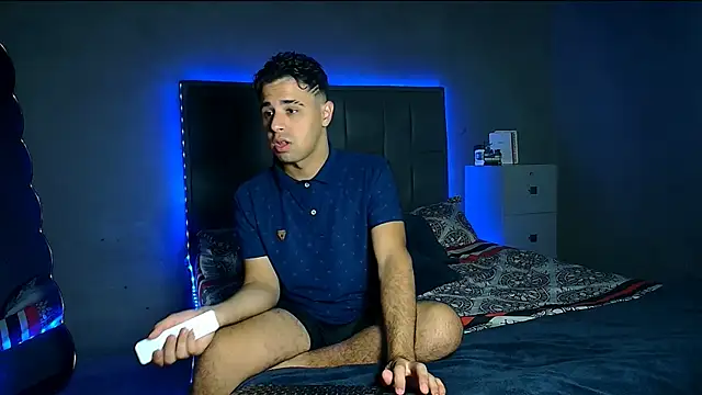 Snapshot of beautiful_james chatting on 12/18/25, 10:49 beautiful james online show from 12/18/25, 10:49