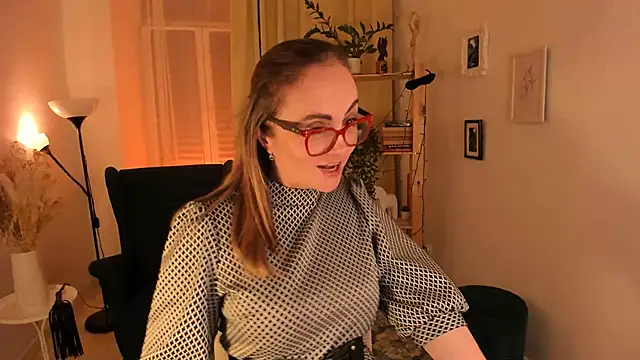 Snapshot of AdelaideRosabel chatting on 03/10/25, 01:12 AdelaideRosabel online show from 03/10/25, 01:12