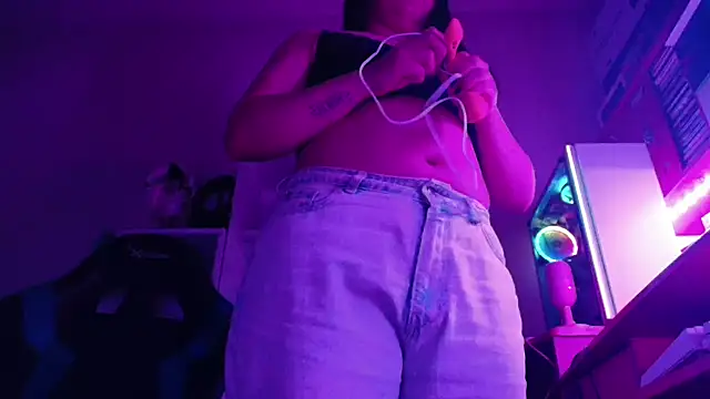 Snapshot of DirtyDi97 chatting on 03/04/26, 03:01 DirtyDi97 online show from 03/04/26, 03:01