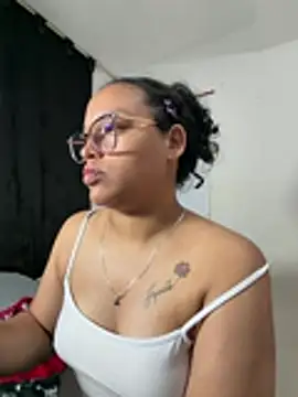 Snapshot of angela_angels_ chatting on 06/11/26, 02:53 angela angels online show from 06/11/26, 02:53