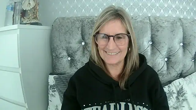 Additive Mature Linda online show from 09/15/25, 01:11