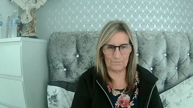 Additive Mature Linda online show from 09/17/25, 01:13