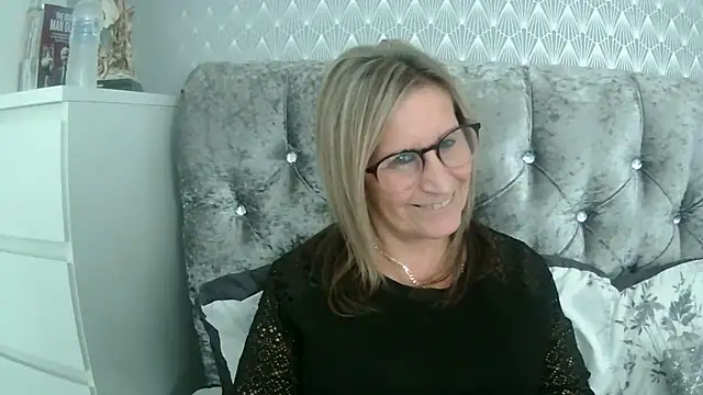Additive Mature Linda online show from 09/19/25, 03:56