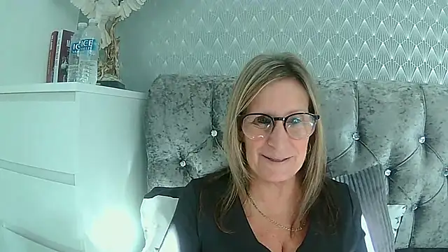 Additive Mature Linda online show from 09/21/25, 03:57