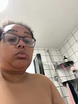 vanilla chocolate23 online show from 11/14/25, 10:03