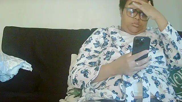 vanilla chocolate23 online show from 11/25/25, 08:47