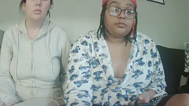 vanilla chocolate23 online show from 12/17/25, 08:53