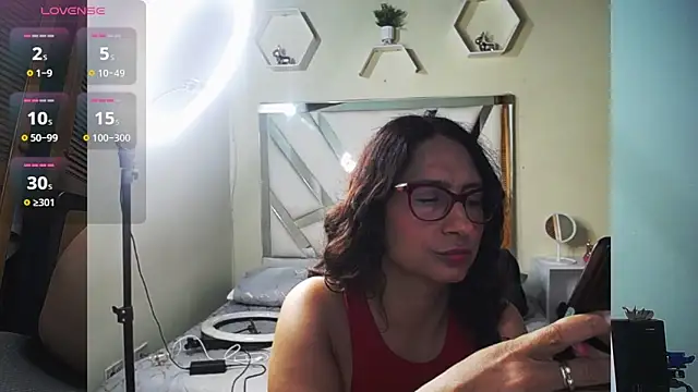Snapshot of marilynetthan chatting on 05/18/26, 01:50 marilynetthan online show from 05/18/26, 01:50