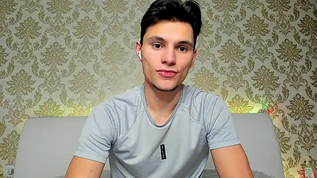 denlover1 online show from 02/07/25, 03:19