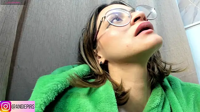 Angie Pirss online show from 01/31/25, 01:43