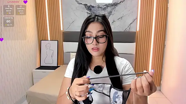 Snapshot of Alyssapark chatting on 11/19/25, 07:14 Alyssapark online show from 11/19/25, 07:14