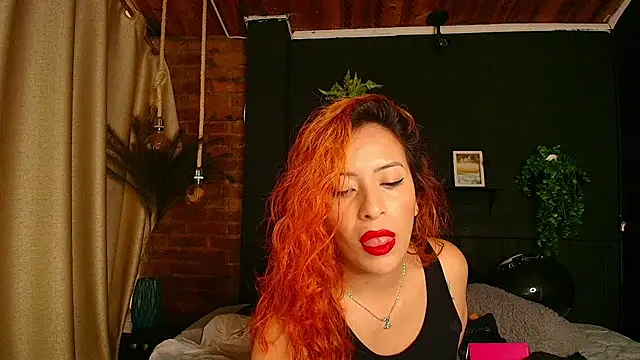 Snapshot of sahra_taylor_ chatting on 06/17/26, 01:34 sahra taylor online show from 06/17/26, 01:34