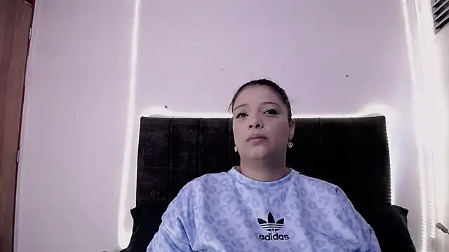 Snapshot of Nicol_Love0 chatting on 05/14/26, 01:18 Nicol Love0 online show from 05/14/26, 01:18