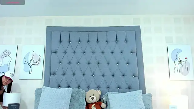 Snapshot of JoslinEvans chatting on 02/12/25, 12:33 JoslinEvans online show from 02/12/25, 12:33