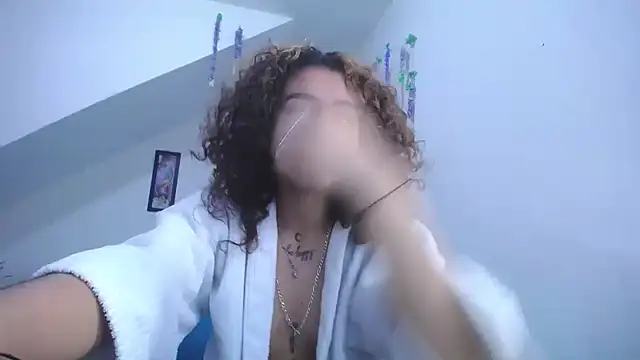 Snapshot of diamonmeli chatting on 01/24/25, 05:11 diamonmeli online show from 01/24/25, 05:11