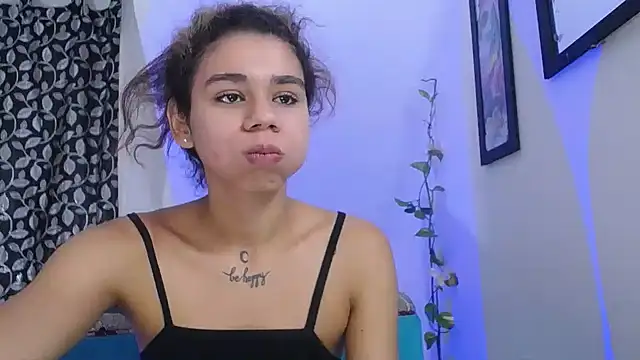 Snapshot of diamonmeli chatting on 02/07/25, 04:24 diamonmeli online show from 02/07/25, 04:24