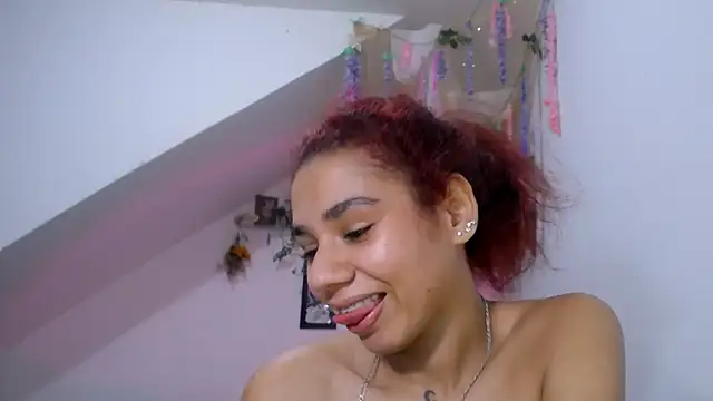 Snapshot of diamonmeli chatting on 03/13/25, 08:54 diamonmeli online show from 03/13/25, 08:54