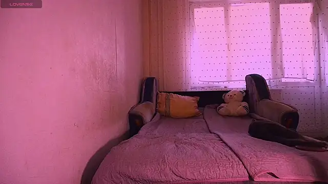 Chloe strip online show from 09/15/25, 04:56