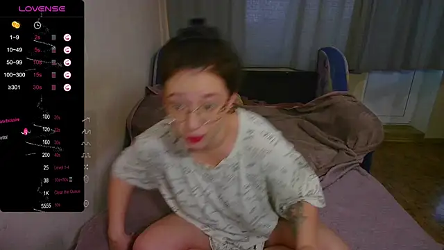 Chloe strip online show from 10/03/25, 01:57