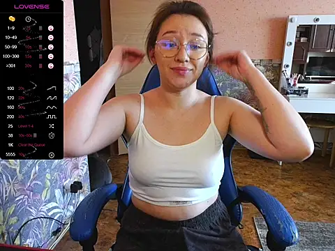 Chloe strip online show from 10/15/25, 04:23