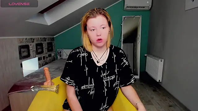 Snapshot of LillyDepp chatting on 12/19/24, 12:56 LillyDepp online show from 12/19/24, 12:56