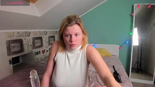 Snapshot of LillyDepp chatting on 12/20/24, 12:30 LillyDepp online show from 12/20/24, 12:30