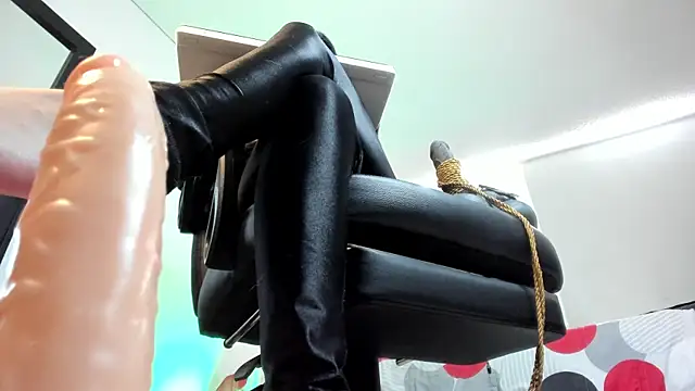 charlotte joliedart online show from 01/09/25, 05:22