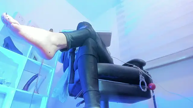 charlotte joliedart online show from 10/09/25, 10:52