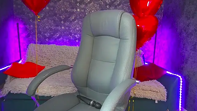 LanaRhoades s online show from 02/16/25, 06:43