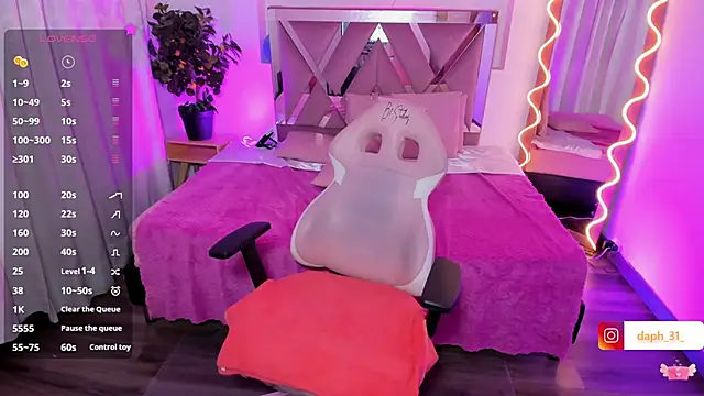 Daphnne tay online show from 03/05/25, 06:12