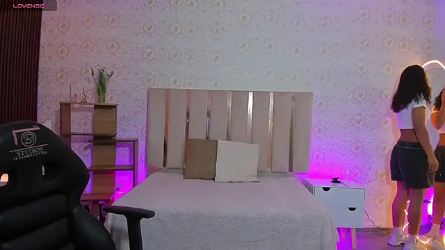 Daphnne tay online show from 09/29/25, 03:11