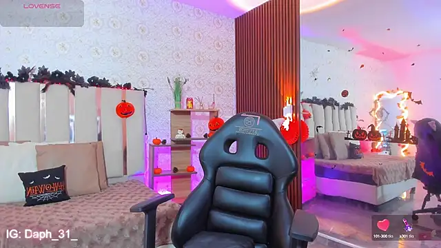 Daphnne tay online show from 10/15/25, 04:12